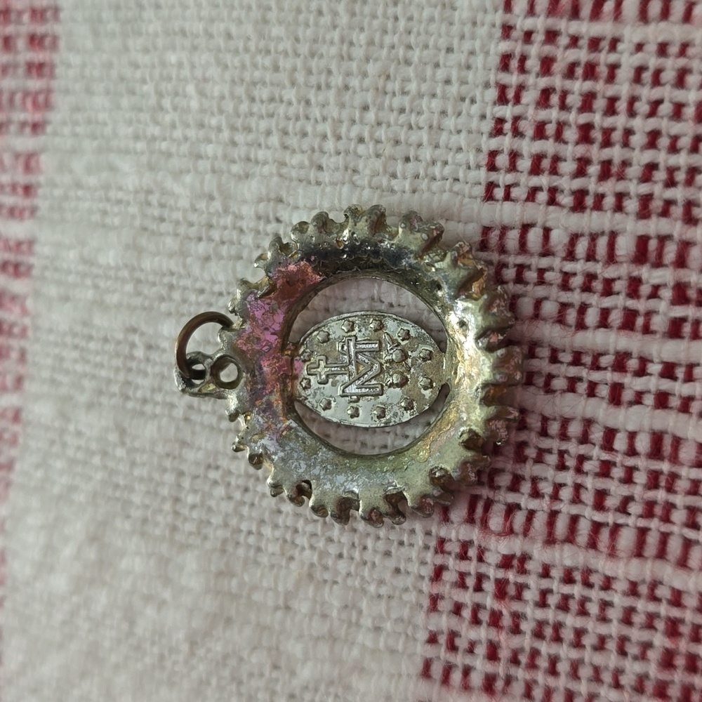 Vintage Catholic Miraculous Medal Pendant - GUC - Picture 4 of 5